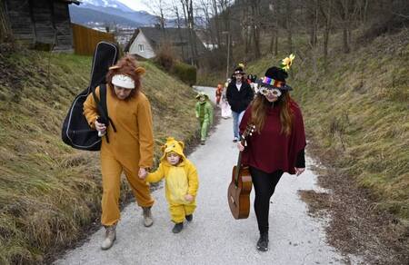Pustni pohod razveselil ulice Ravne na Koroškem (4)